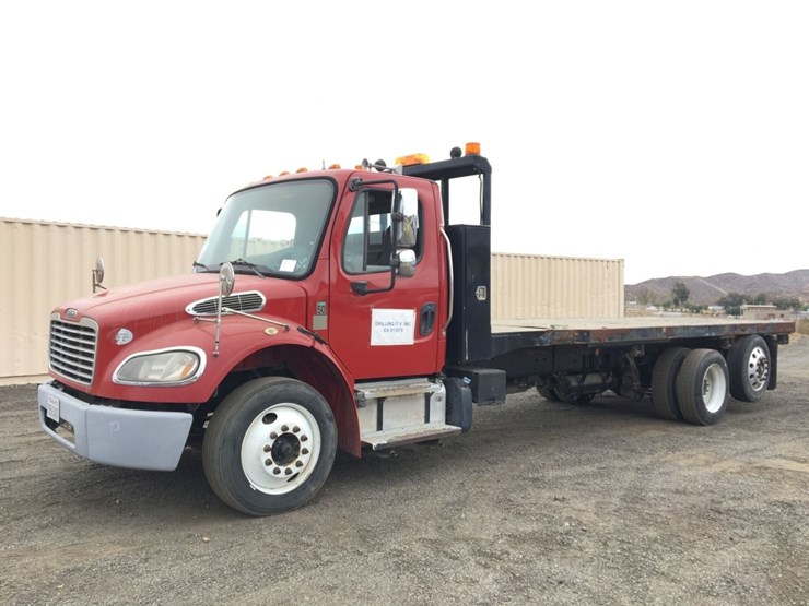 2014-freightliner-m2-flatbed-truck,-image-1