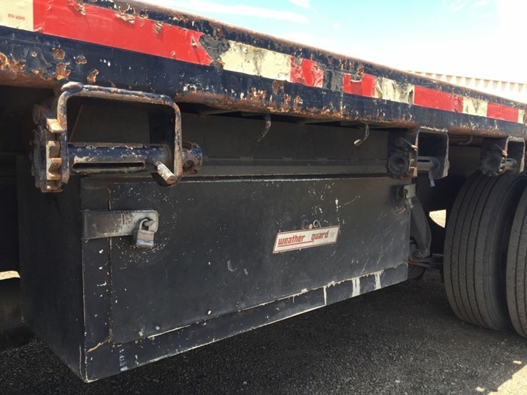 2011-freightliner-m2-flatbed-truck,-image-14