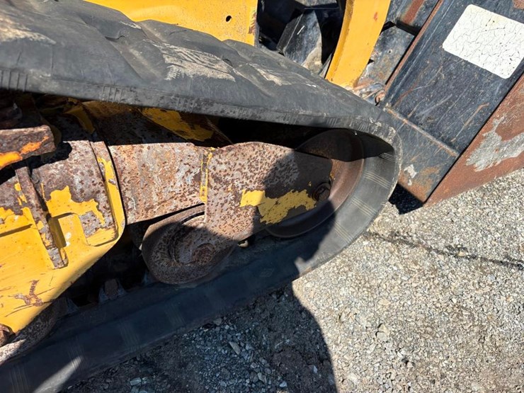 2018-caterpillar-239d-image-15