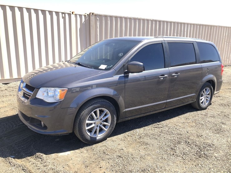 2019-dodge-grand-caravan-sxt-image-1