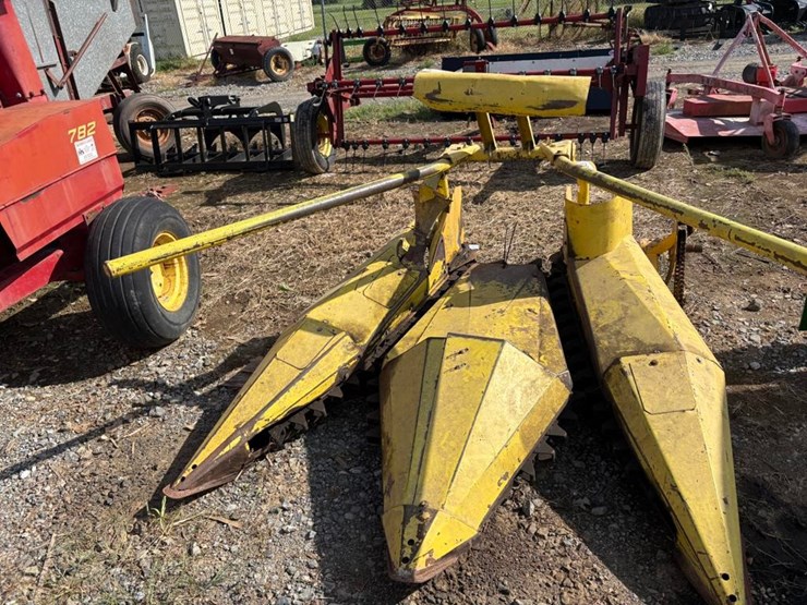 new-holland-824-image-3