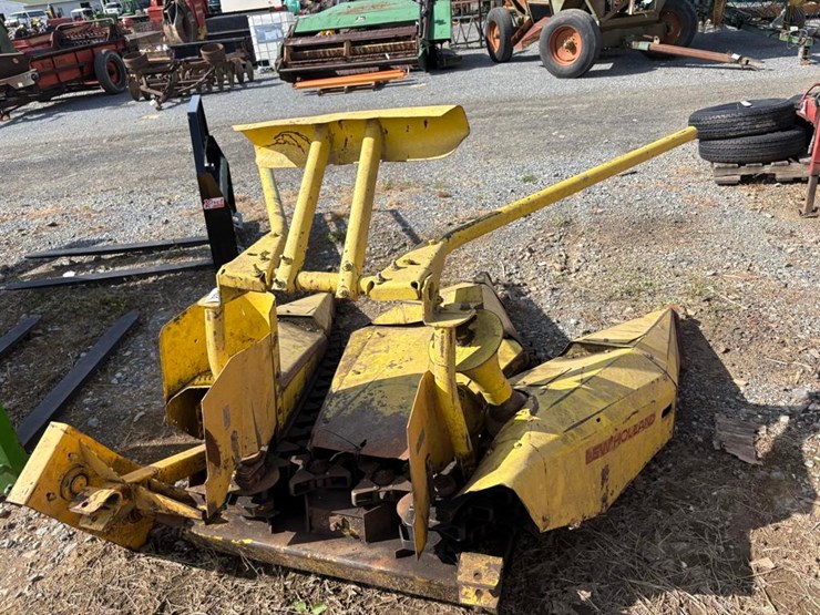 new-holland-824-image-4