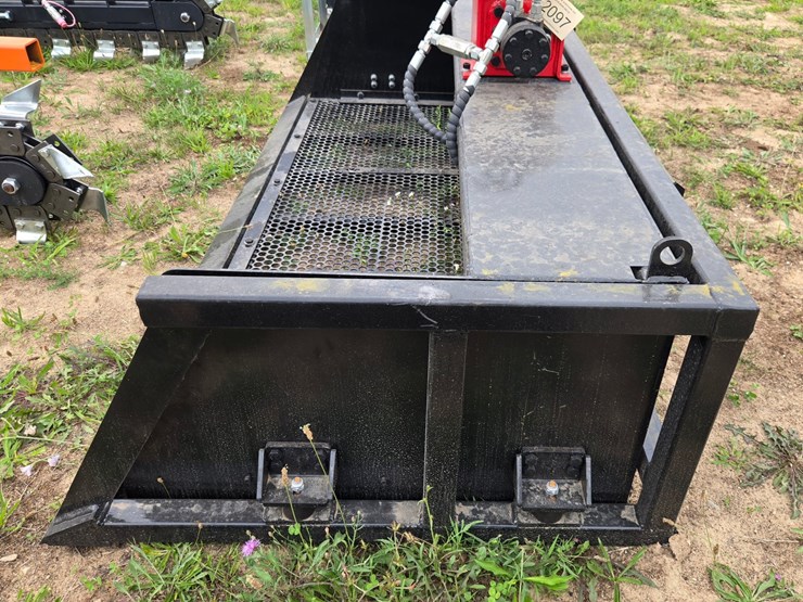 #2097-•-skid-steer-screening-bucket-image-2