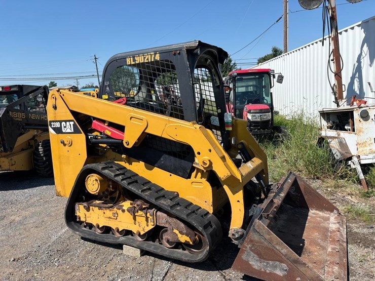 2018-caterpillar-239d-image-2
