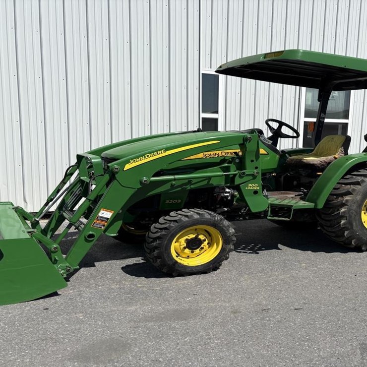 JOHN DEERE 3203