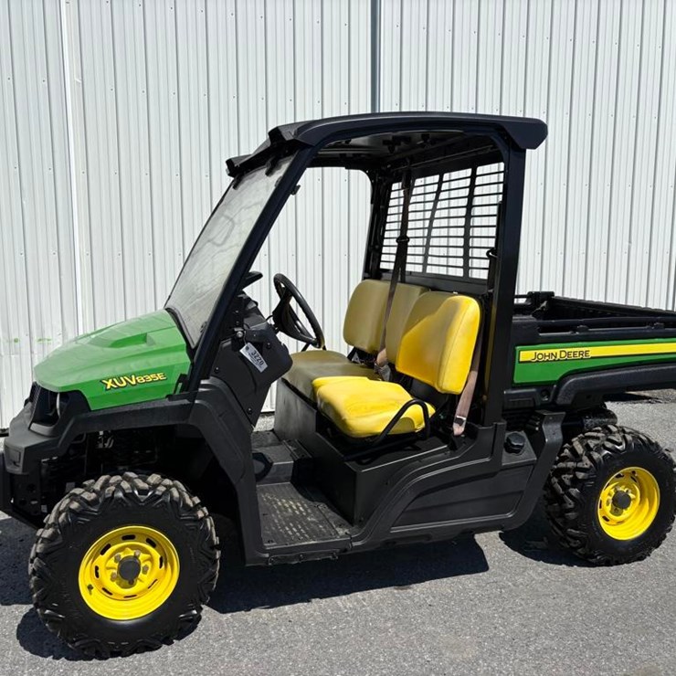 JOHN DEERE GATOR