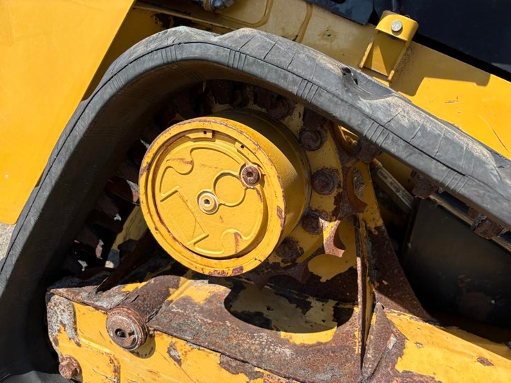 2018-caterpillar-239d-image-14