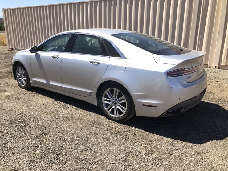 2016-lincoln-mkz-sedan,-image-4