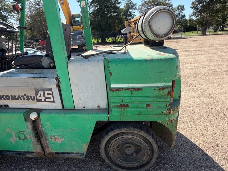 komatsu-fg45t-6-image-10