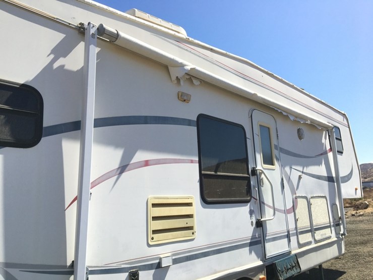 2004-forest-river-cardinal-26ft-5th-wheel-travel-image-13
