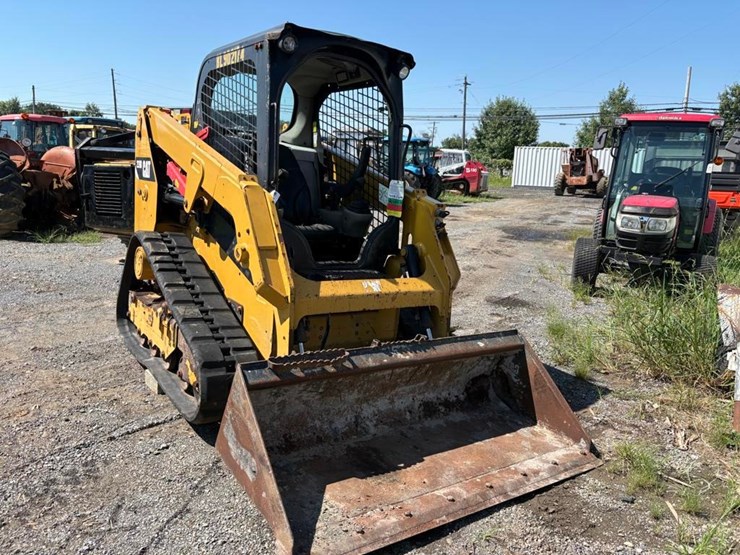 2018-caterpillar-239d-image-3