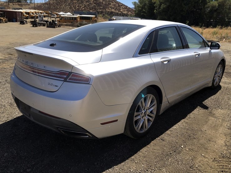 2016-lincoln-mkz-sedan,-image-3