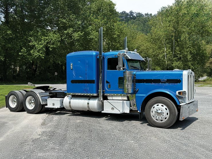 2010-peterbilt-389-image-1