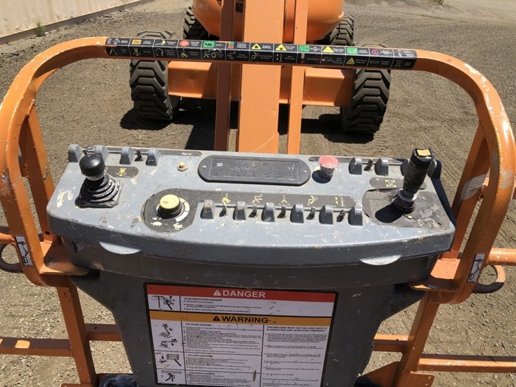 2014-jlg-600aj-image-10