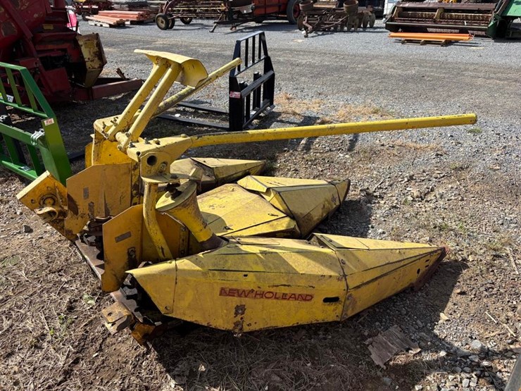 new-holland-824-image-2
