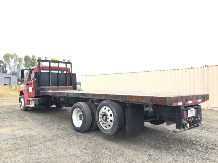 2014-freightliner-m2-flatbed-truck,-image-4