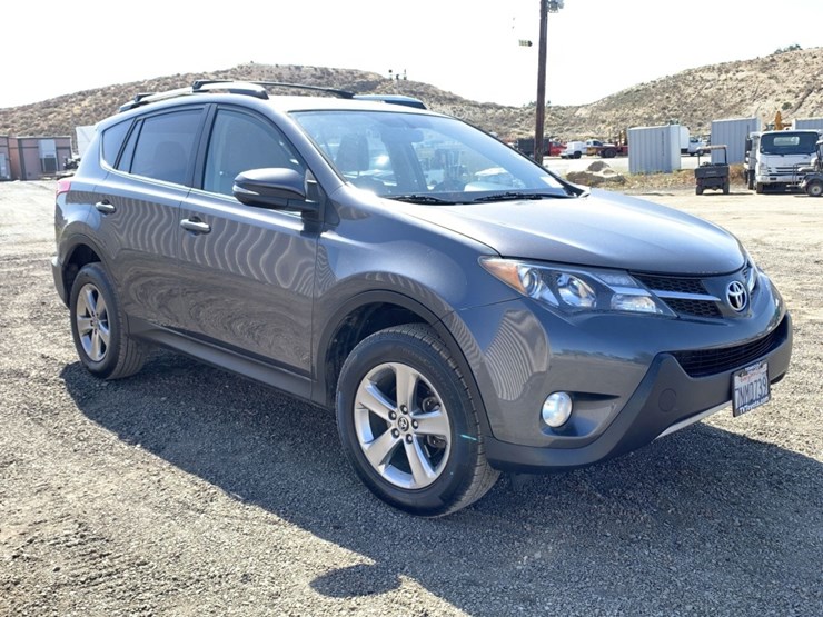 2015-toyota-rav4-image-2