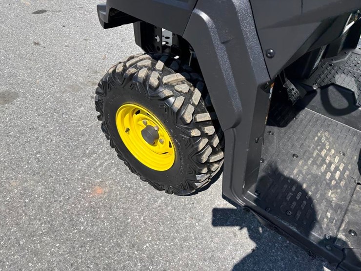 john-deere-gator-image-11