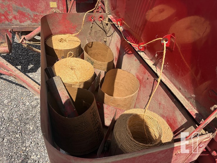 new-holland-315-image-6