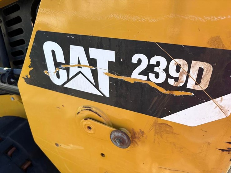 2018-caterpillar-239d-image-11