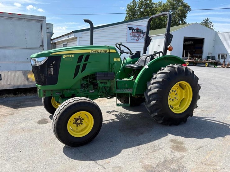 2018-john-deere-5045e-image-1