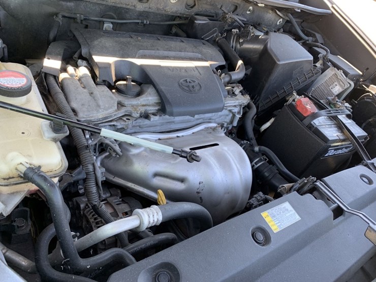 2015-toyota-rav4-image-11