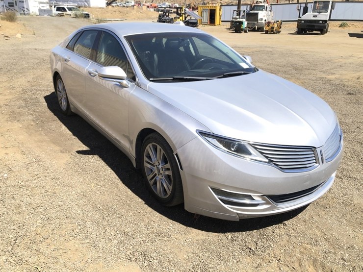 2016-lincoln-mkz-sedan,-image-2