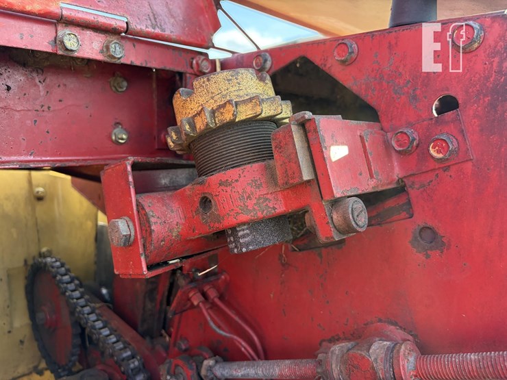 new-holland-900-image-14