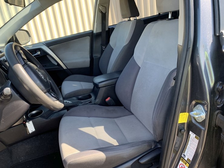 2015-toyota-rav4-image-8