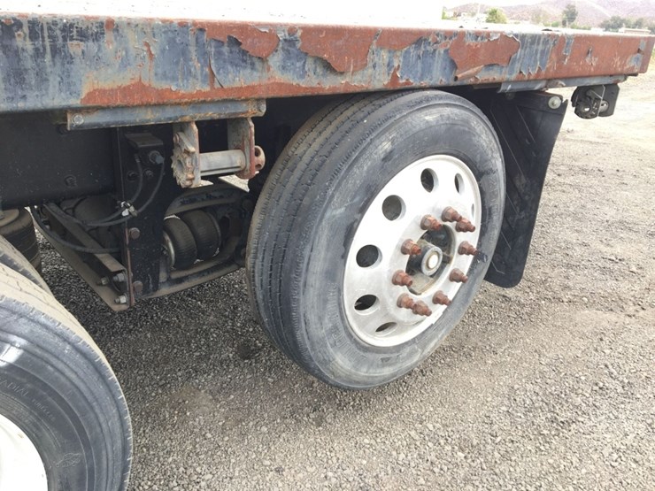 2014-freightliner-m2-flatbed-truck,-image-12