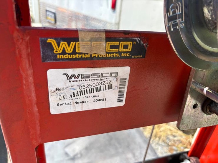 hand-winch-platform-lift-image-4