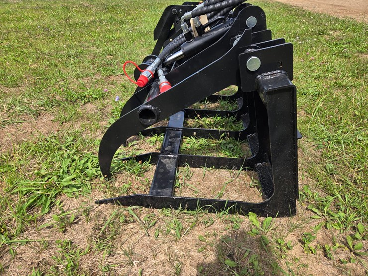 #2057-•-mini-skid-steer-grapple-image-3