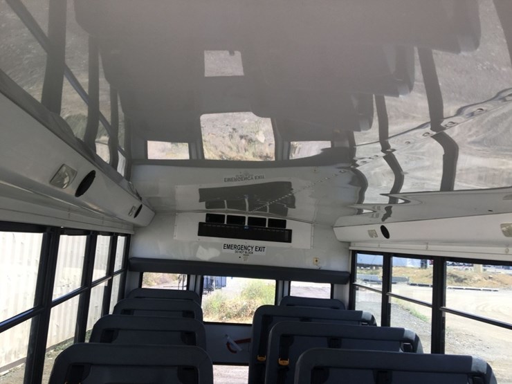 2015-chevrolet-express-3500-image-10