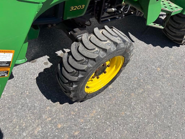 john-deere-3203-image-14