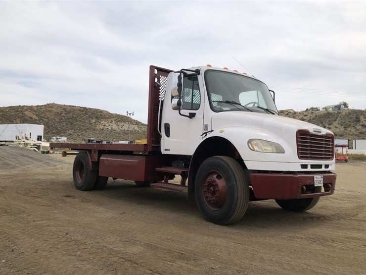 2007-freightliner-m2-flatbed-truck,-image-2