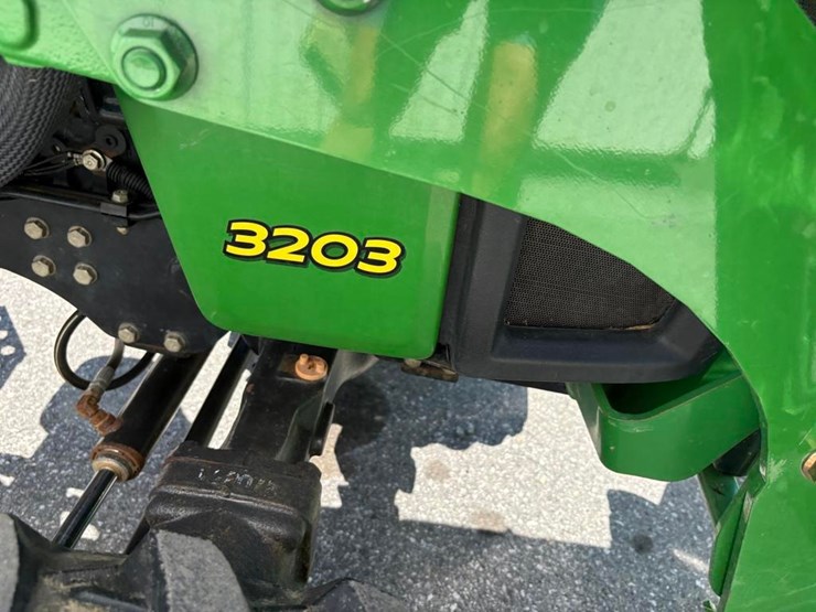 john-deere-3203-image-10