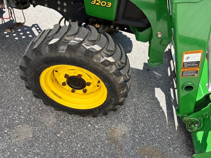 john-deere-3203-image-12