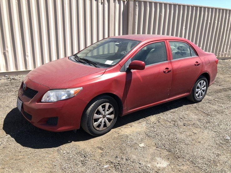 2010-toyota-corolla-le-sedan,-image-1