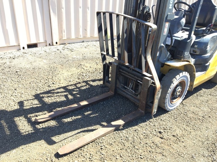 komatsu-fg25t-16-image-10