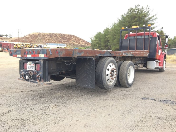 2014-freightliner-m2-flatbed-truck,-image-3