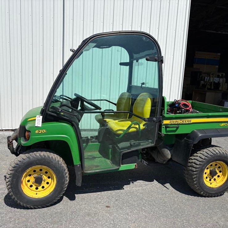 JOHN DEERE GATOR