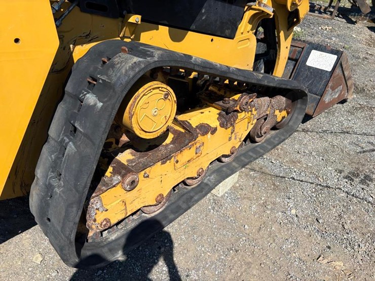 2018-caterpillar-239d-image-13