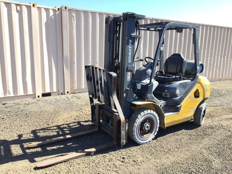 komatsu-fg25t-16-image-1