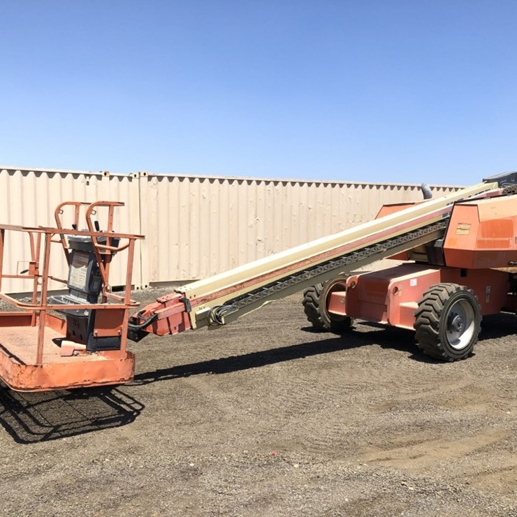 2011 JLG 600S
