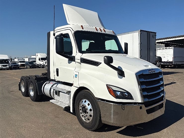 2019-freightliner-cascadia-126-image-1