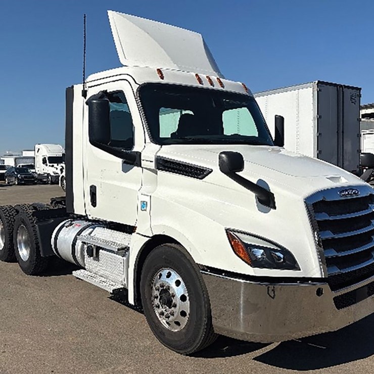 2019 FREIGHTLINER CASCADIA 126