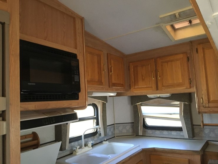 2004-forest-river-cardinal-26ft-5th-wheel-travel-image-7