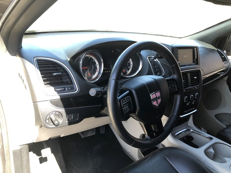 2019-dodge-grand-caravan-sxt-image-9
