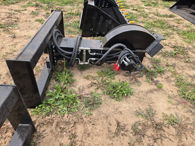 #2075-•-skid-stump-grinder-image-1