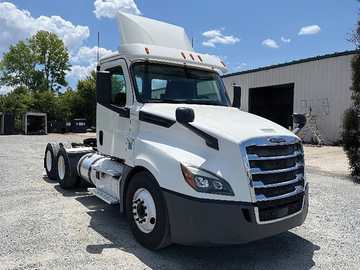 2019-freightliner-cascadia-126-image-1